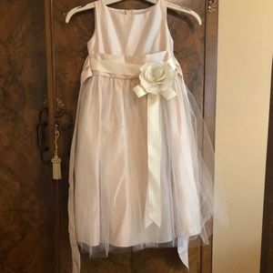 Blush color Sweet Kids flower girl dress size 7 beautiful